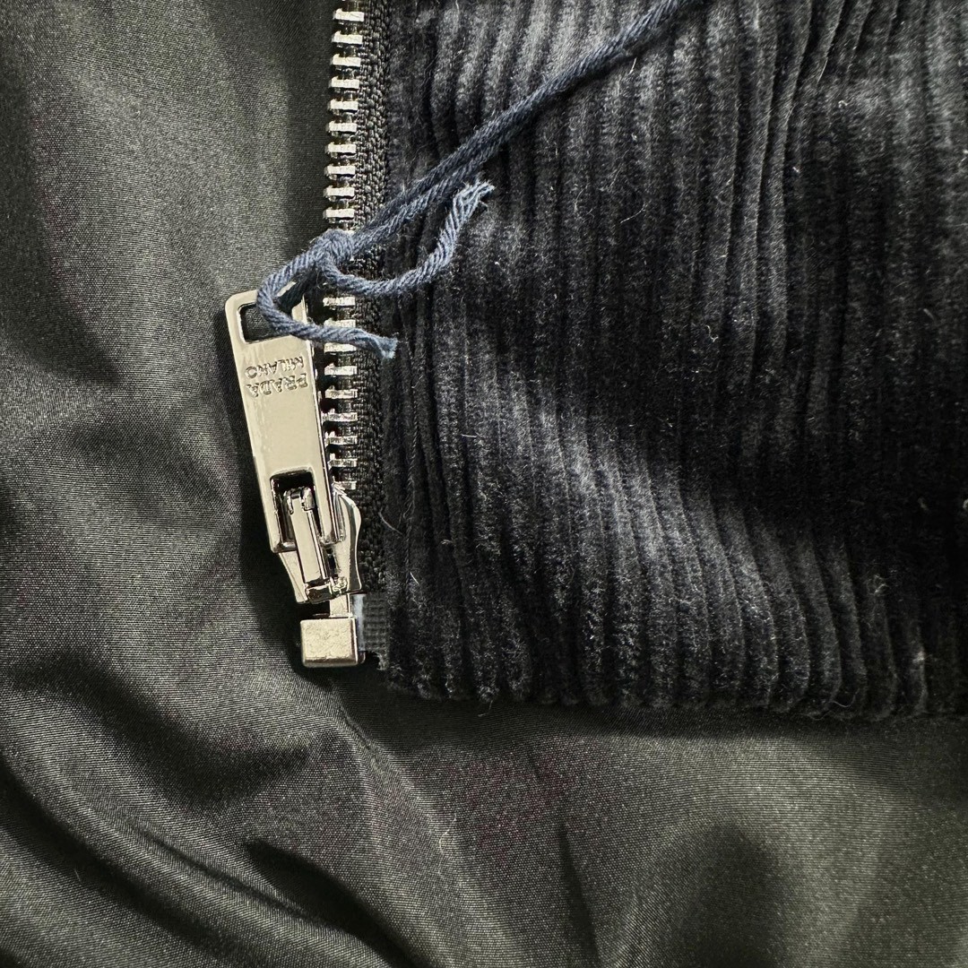 PRADA 普拉达 纯色灯芯绒连帽羽绒服 夹克 外套 保暖 冬款 孔雀绿 SGC072-1RL7-F0SVF-S-221