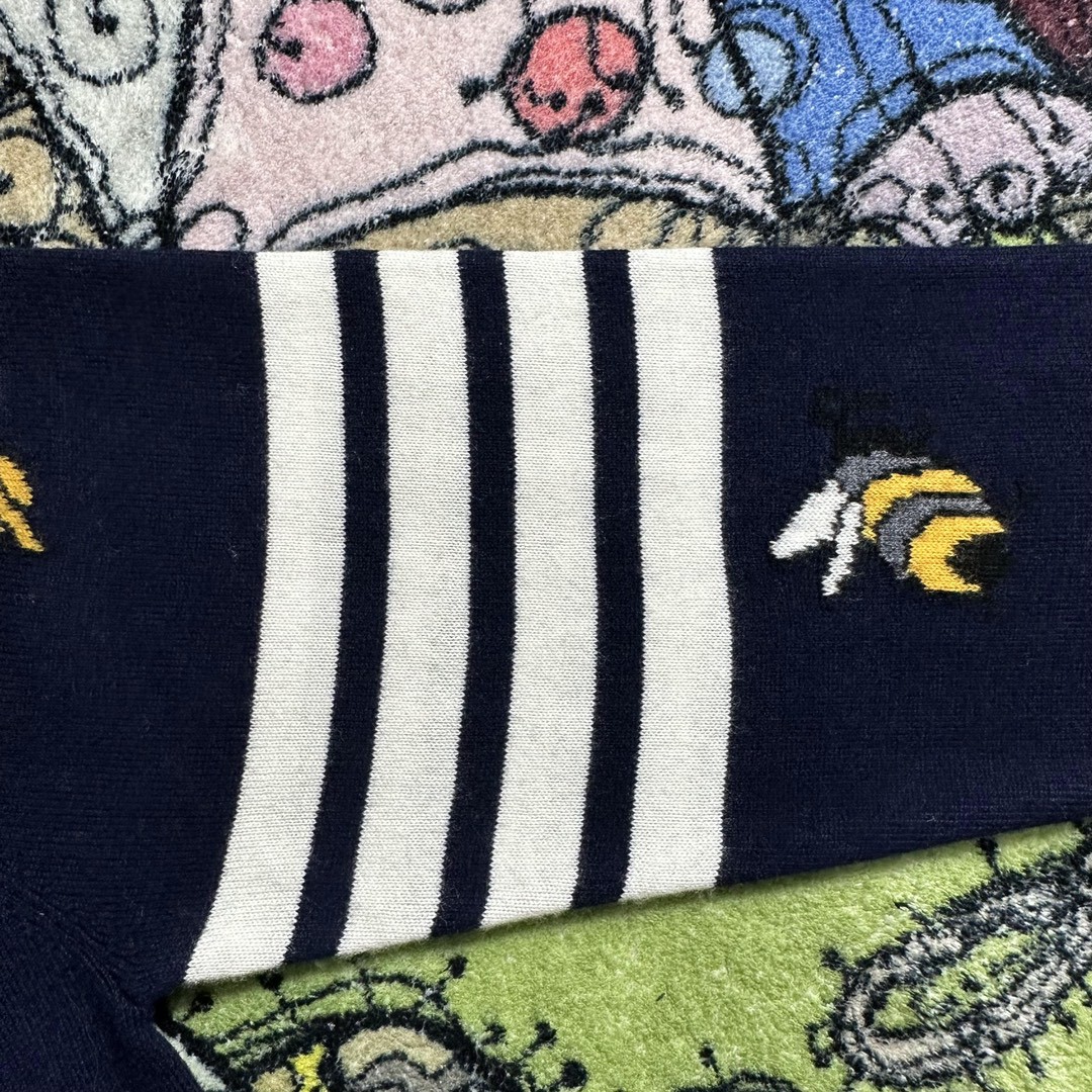 Thom Browne SS23 蜜蜂图案V领开衫 针织衫 毛衣 长袖 秋冬款 海军蓝 MKC451A-Y1002-415