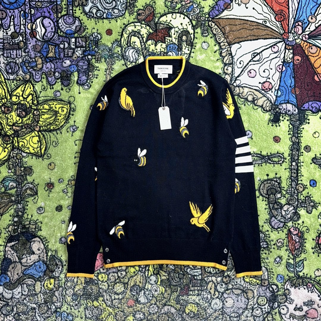 Thom Browne SS23 蜜蜂小鸟图案圆领毛衣 套头 长袖 秋冬款 海军蓝 MKA444A-Y1002-415