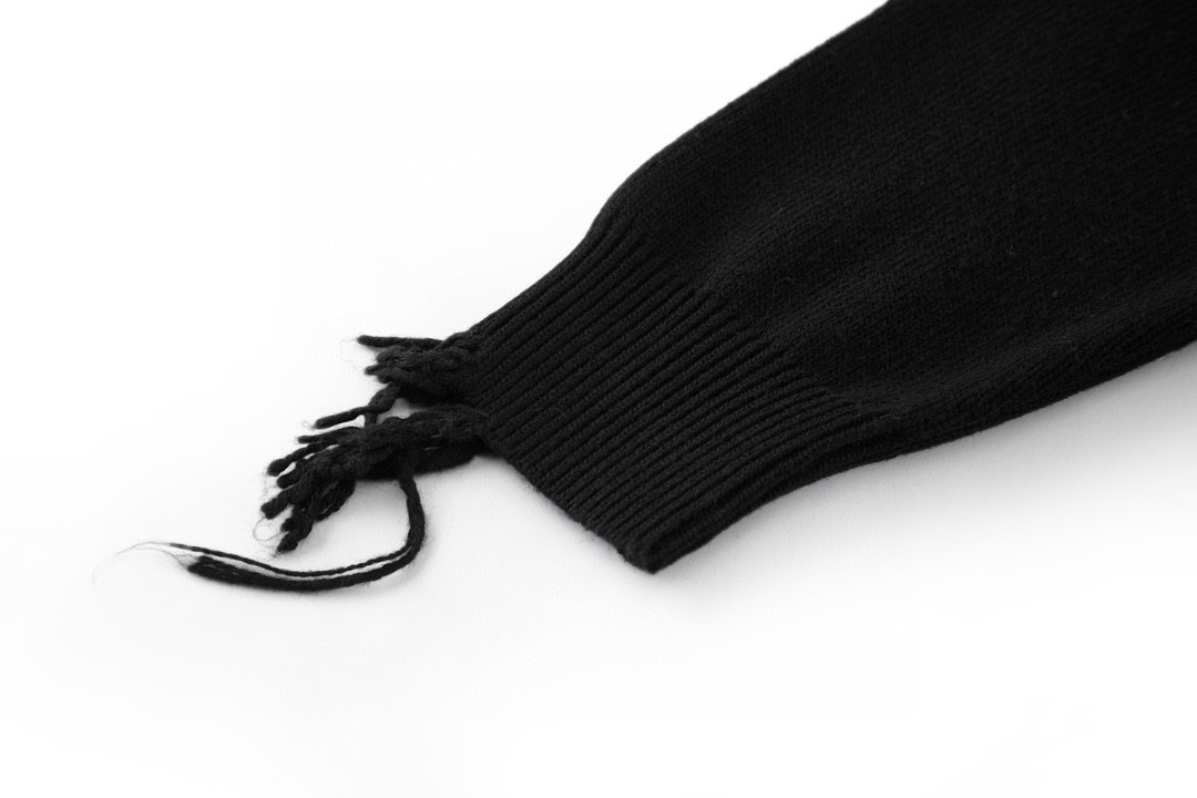 Givenchy 纪梵希 V领单排扣破洞羊毛开衫 毛衣 长袖 秋冬款 黑色 BM90NU4ZH6004