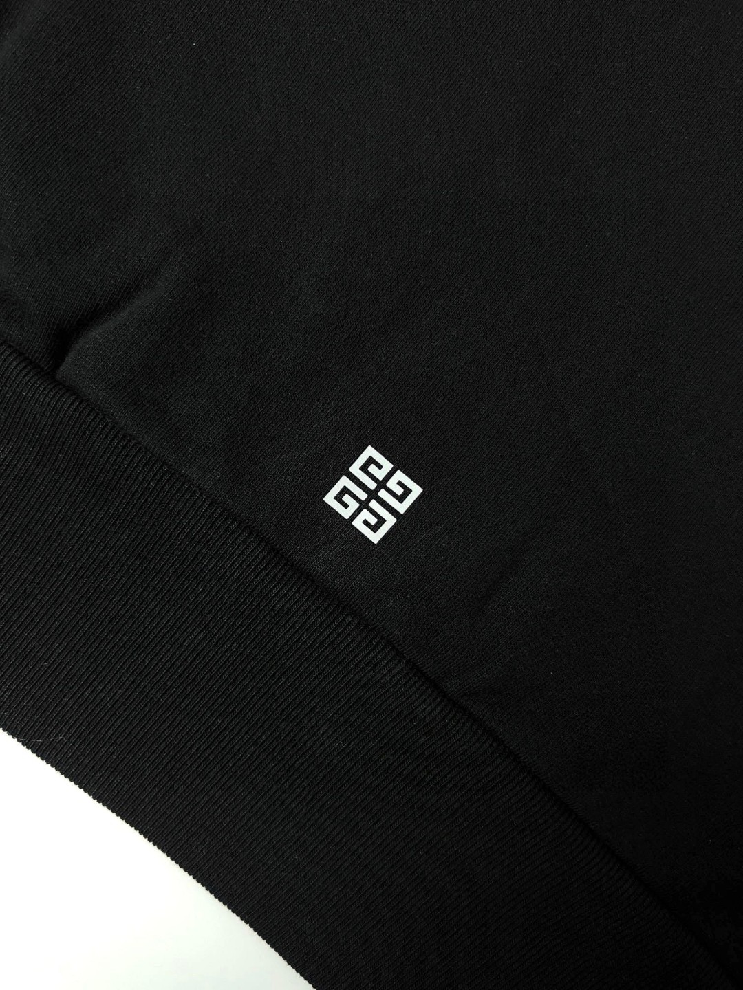 Givenchy 纪梵希 闪电字母印花 连帽卫衣 套头 长袖 秋冬款 黑色 BMJOLA3YJ9-001