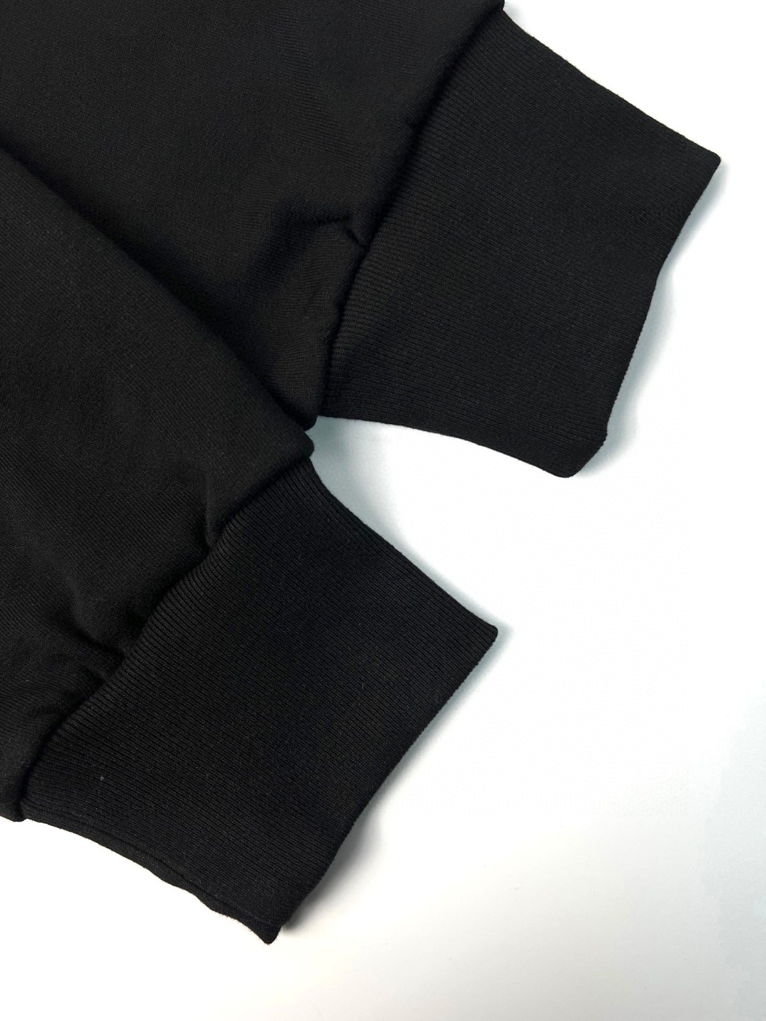 Givenchy 纪梵希 闪电字母印花 连帽卫衣 套头 长袖 秋冬款 黑色 BMJOLA3YJ9-001