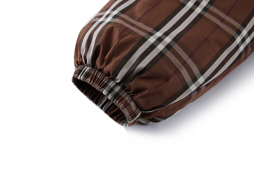 Burberry 巴宝莉 刺绣战马橡树叶立领羽绒服 夹克 长袖 外套 冬款 深棕色 80727911