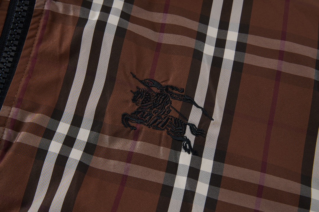 Burberry 巴宝莉 刺绣战马橡树叶立领羽绒服 夹克 长袖 外套 冬款 深棕色 80727911