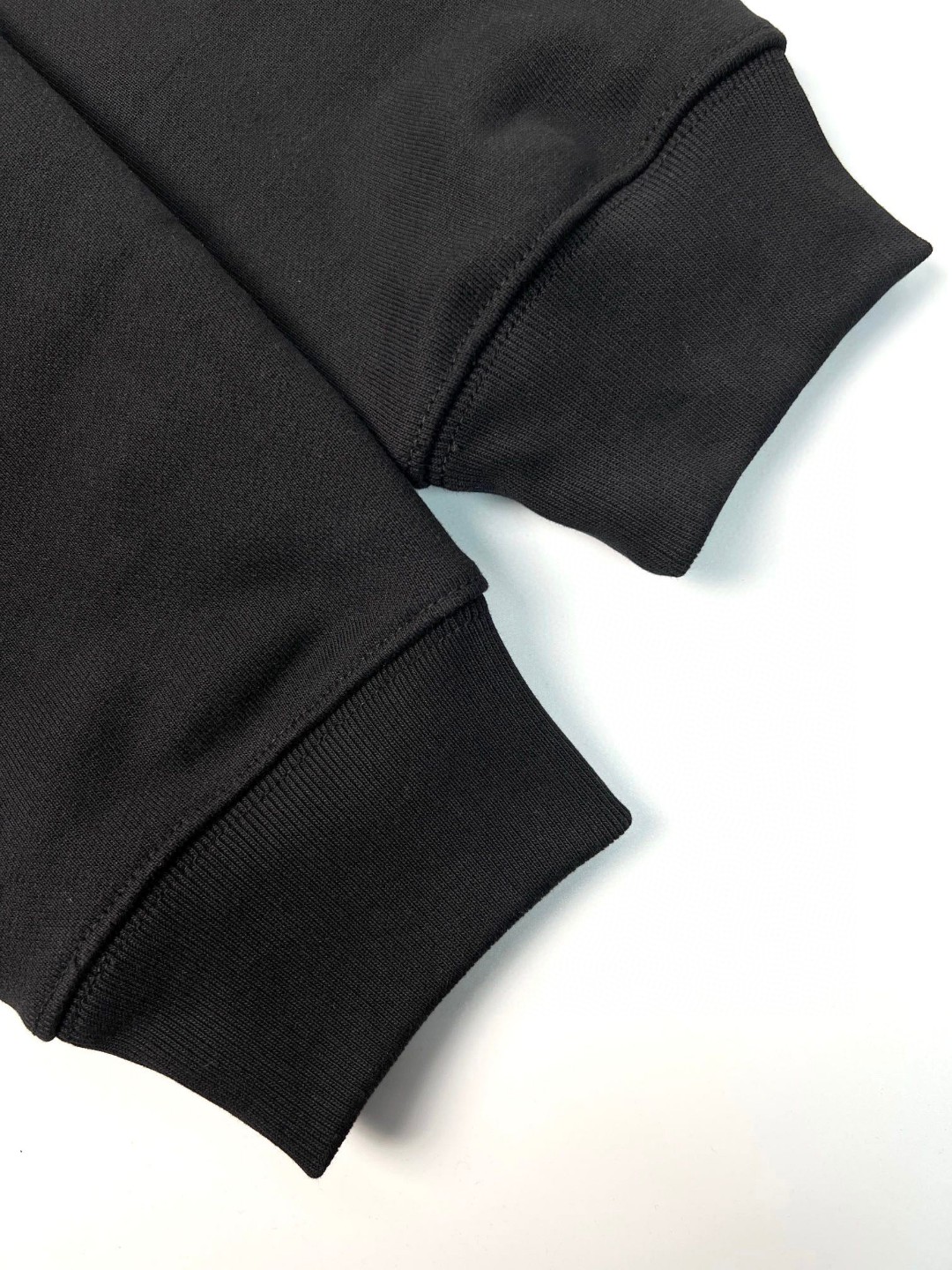 Loewe 罗意威 纯色字母刺绣图案卫衣 圆领 长袖 秋冬 黑色