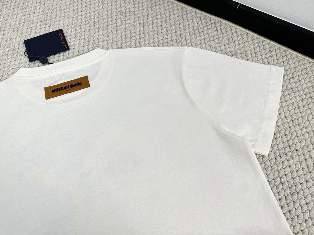 LOUIS VUITTON 路易威登 龙图案印花短袖 圆领  T 恤 上衣 夏款 男女同款 白色 