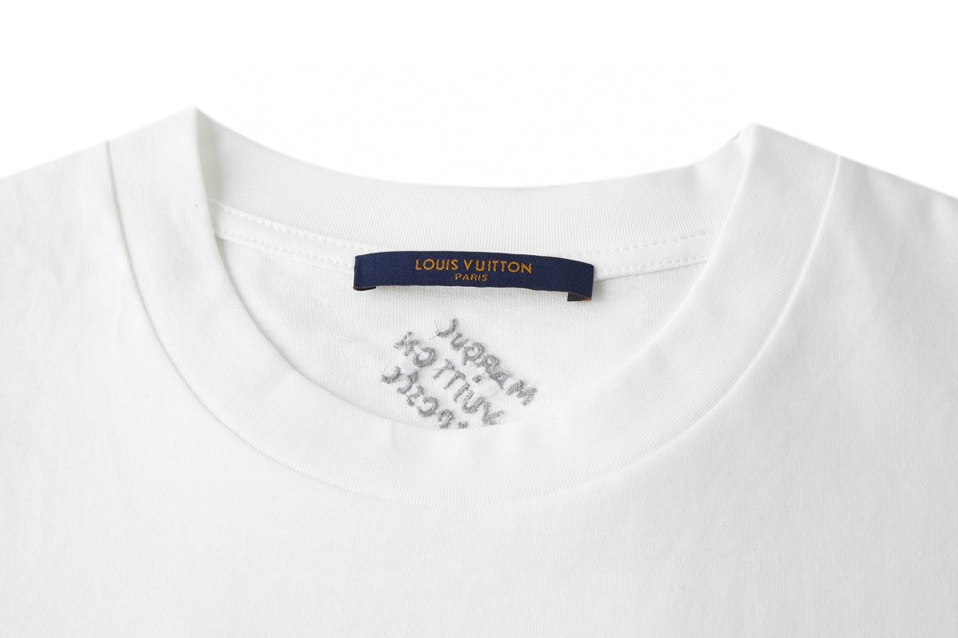 LOUIS VUITTON 路易威登 铆钉字母印花短袖 圆领 T 恤 上衣 夏款 男女同款 白色 