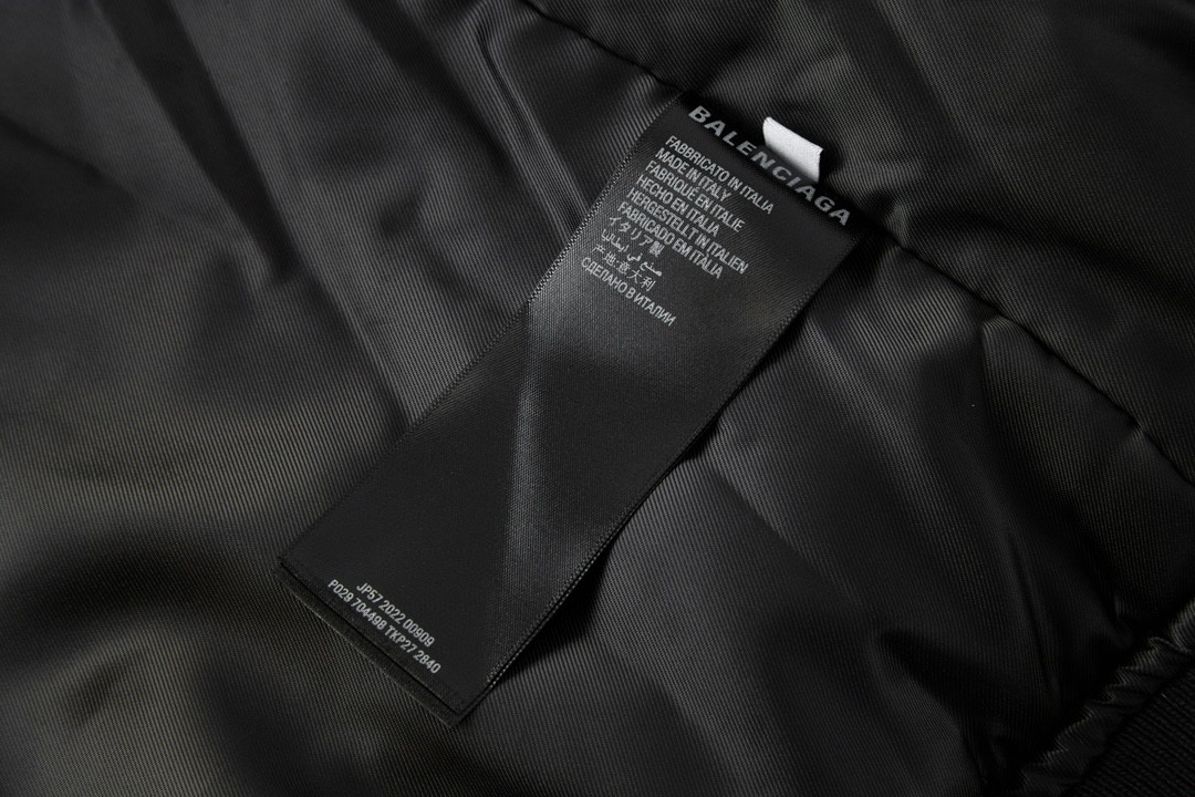 Balenciaga 巴黎世家 BERKIND 字母刺绣Logo 连帽飞行夹克 棉服 宽松 外套 秋冬款 黑色 