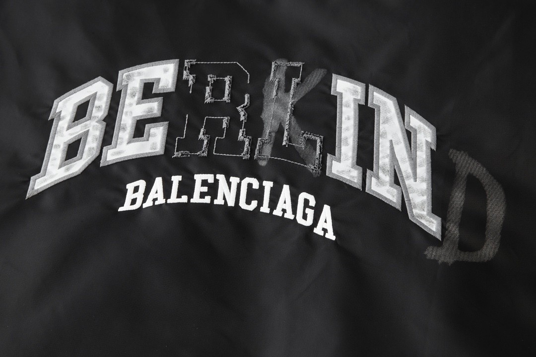 Balenciaga 巴黎世家 BERKIND 字母刺绣Logo 连帽飞行夹克 棉服 宽松 外套 秋冬款 黑色 