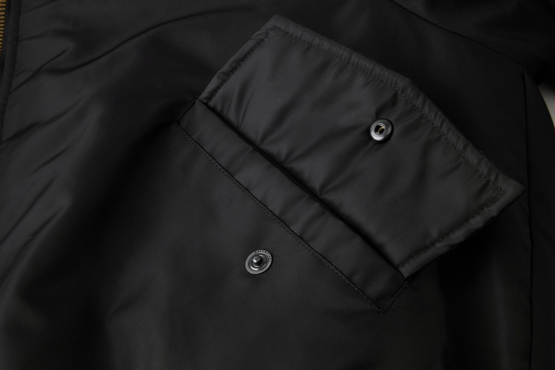 Balenciaga 巴黎世家 BERKIND 字母刺绣Logo 连帽飞行夹克 棉服 宽松 外套 秋冬款 黑色 