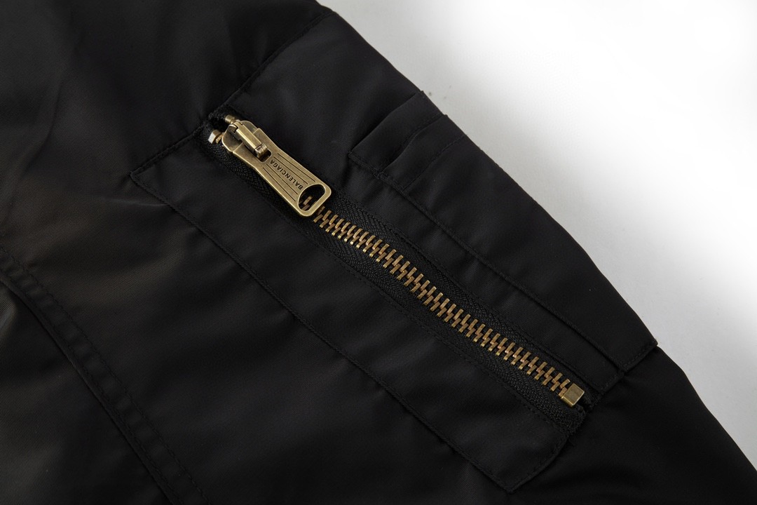 Balenciaga 巴黎世家 BERKIND 字母刺绣Logo 连帽飞行夹克 棉服 宽松 外套 秋冬款 黑色 