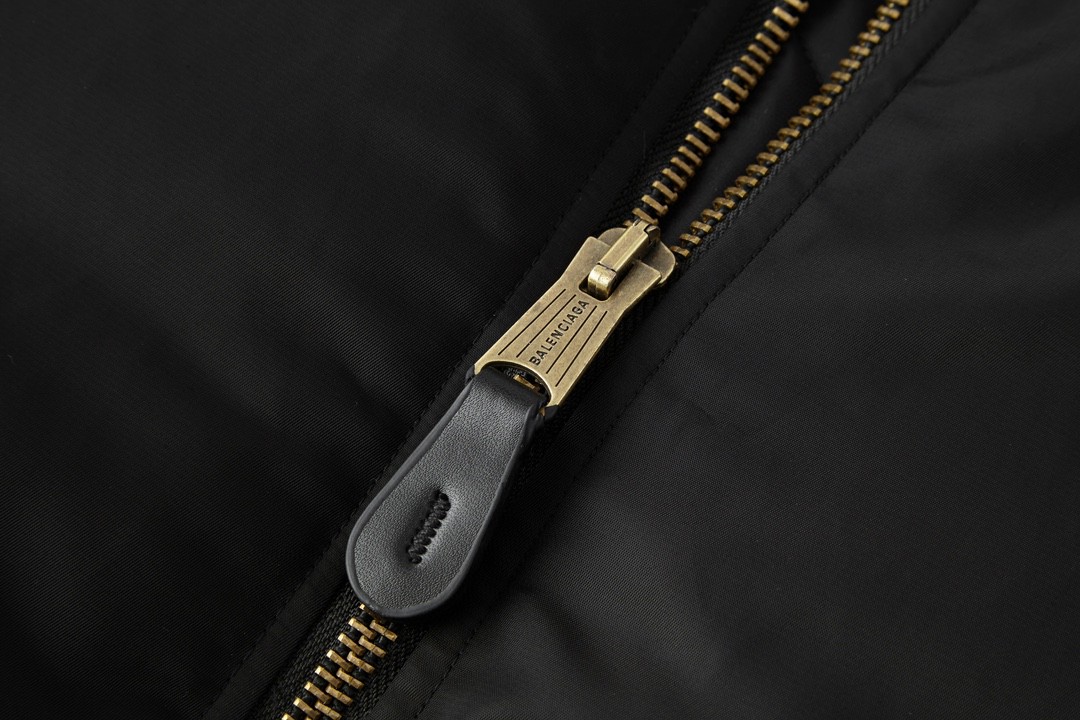 Balenciaga 巴黎世家 BERKIND 字母刺绣Logo 连帽飞行夹克 棉服 宽松 外套 秋冬款 黑色 