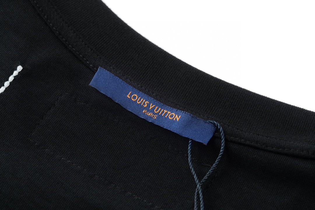 LOUIS VUITTON 路易威登 折线老花刺绣短袖 圆领 T 恤 上衣 夏款 男女同款 黑色 1AAU5D