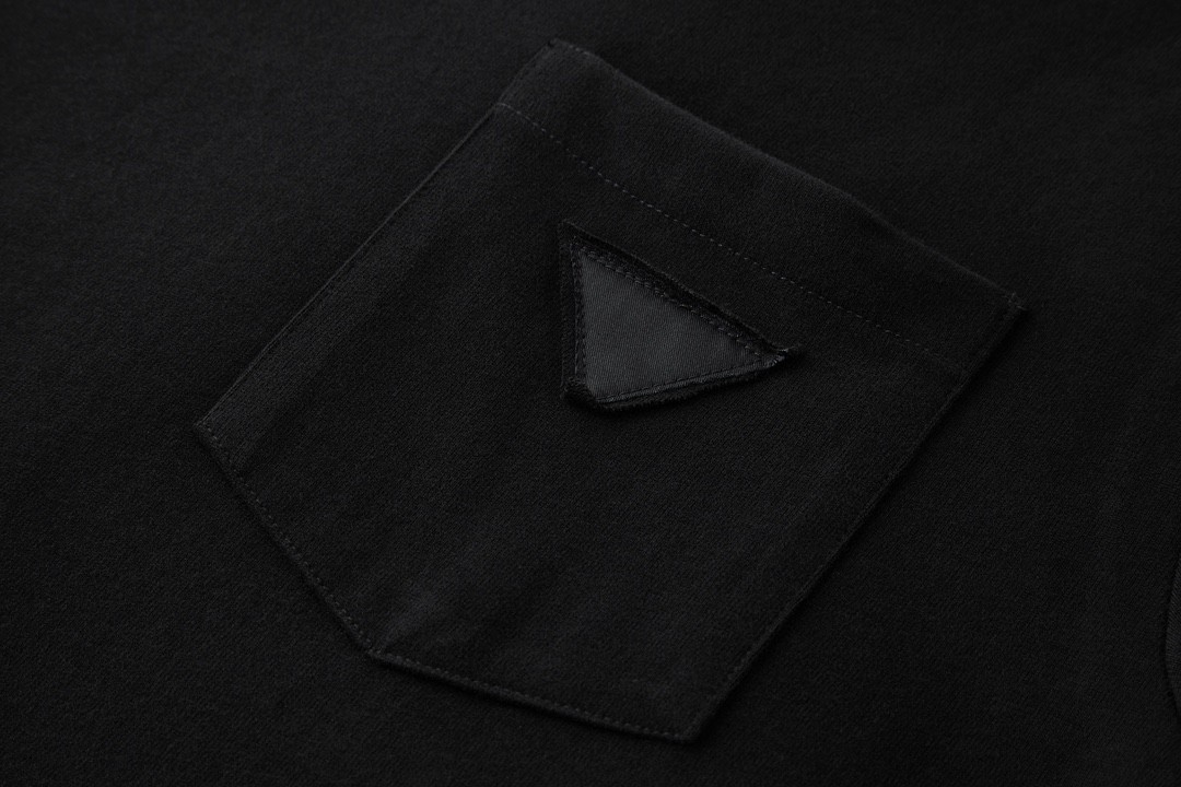 PRADA 普拉达 纯色胸口口袋徽标圆领 短袖 T恤 男女同款 黑色 