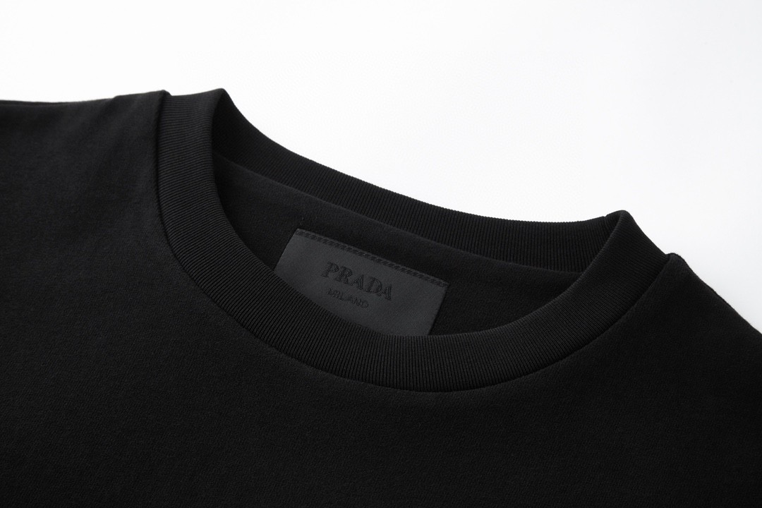 PRADA 普拉达 纯色胸口口袋徽标圆领 短袖 T恤 男女同款 黑色 