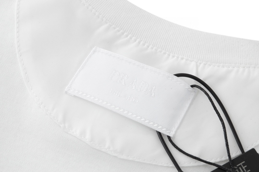 PRADA 普拉达 字母logo徽标拉链口袋圆领 短袖 T恤 男女同款 白色