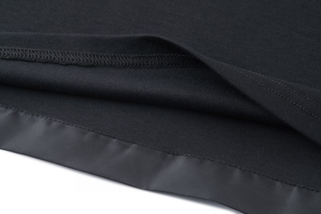 PRADA 普拉达 字母logo徽标拉链口袋圆领 短袖 T恤 男女同款 黑色 UJN661-1WQ5-F0002