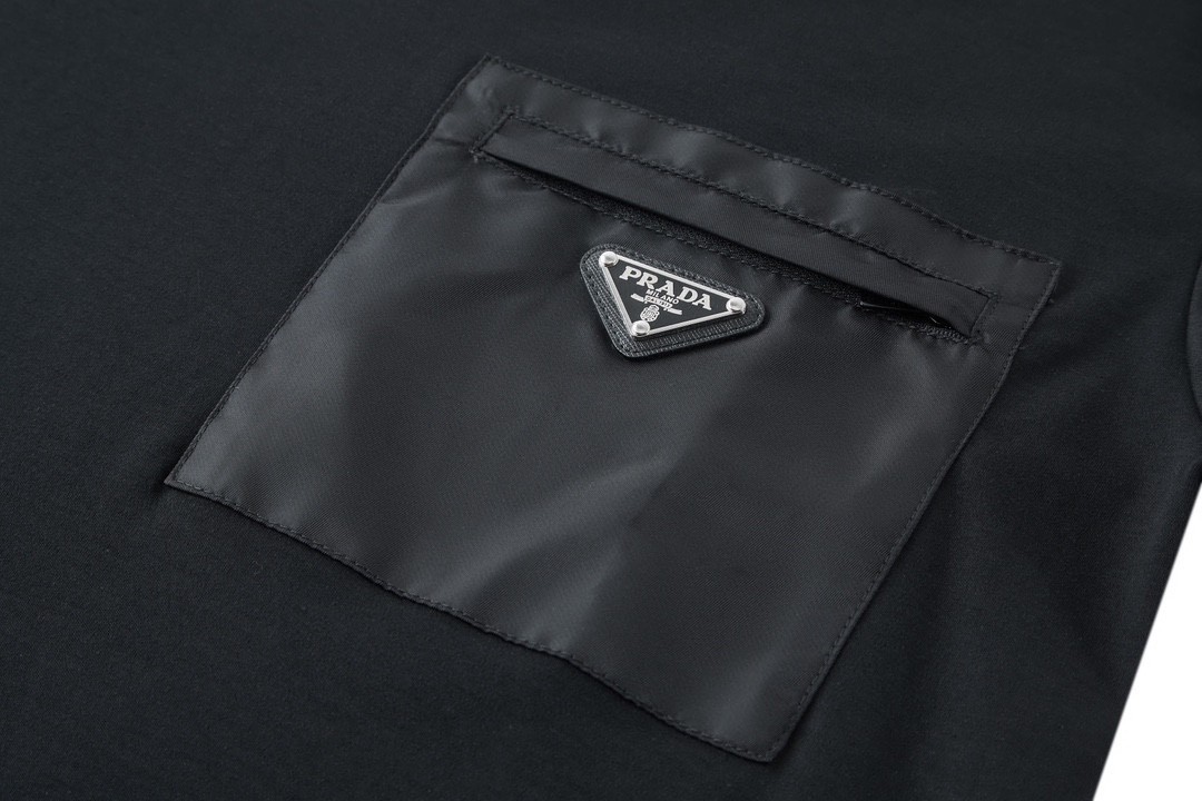 PRADA 普拉达 字母logo徽标拉链口袋圆领 短袖 T恤 男女同款 黑色 UJN661-1WQ5-F0002