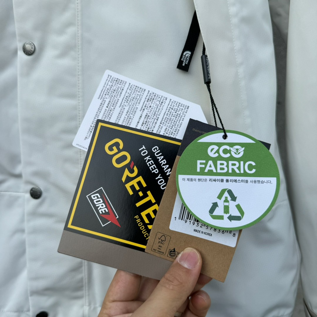 The North Face 1990 连帽冲锋衣 夾克 防水 防風 外套 男女同款 奶白色