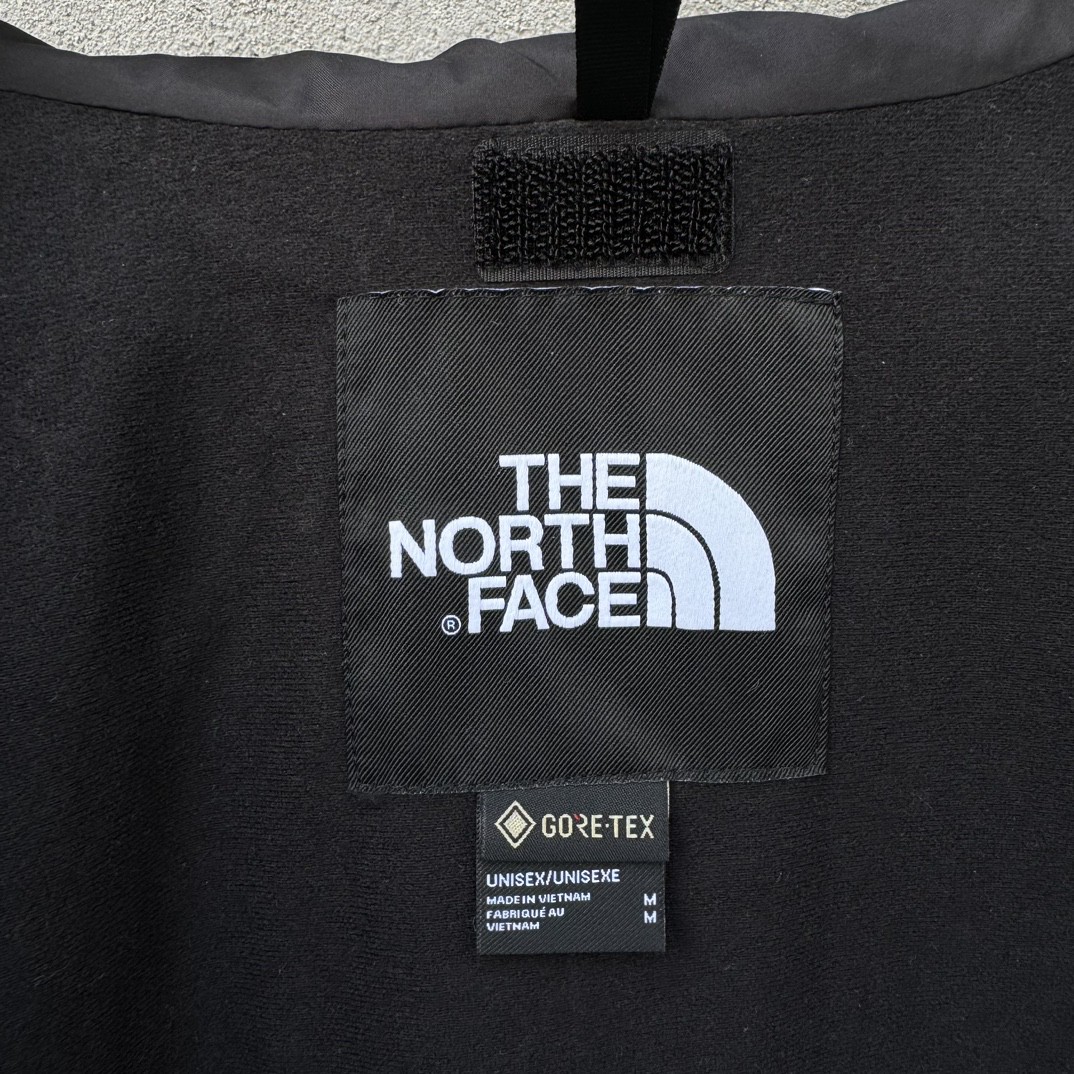The North Face 1990 连帽冲锋衣 夾克 防水 防風 外套 男女同款 墨绿色