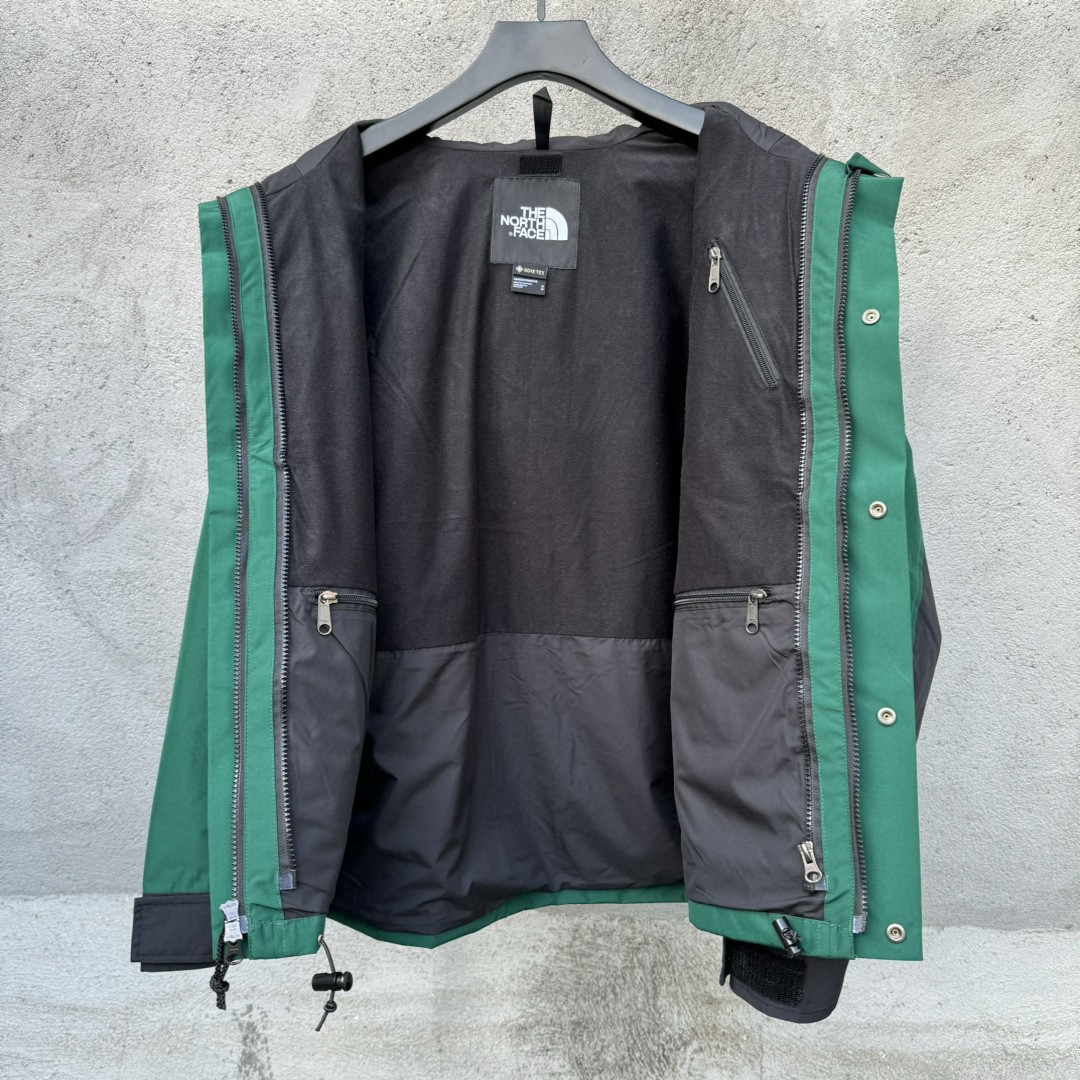 The North Face 1990 连帽冲锋衣 夾克 防水 防風 外套 男女同款 墨绿色
