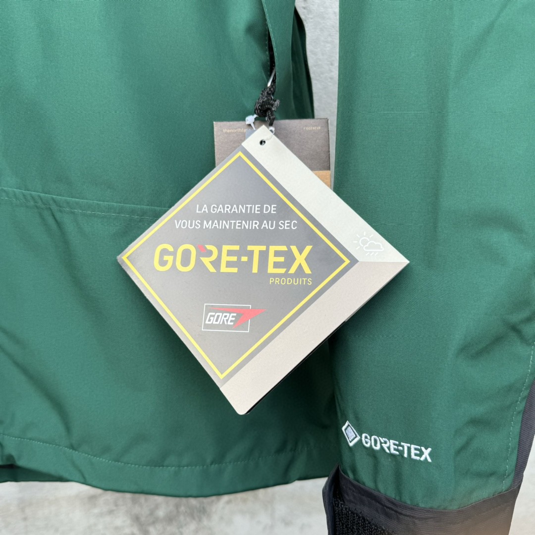 The North Face 1990 连帽冲锋衣 夾克 防水 防風 外套 男女同款 墨绿色