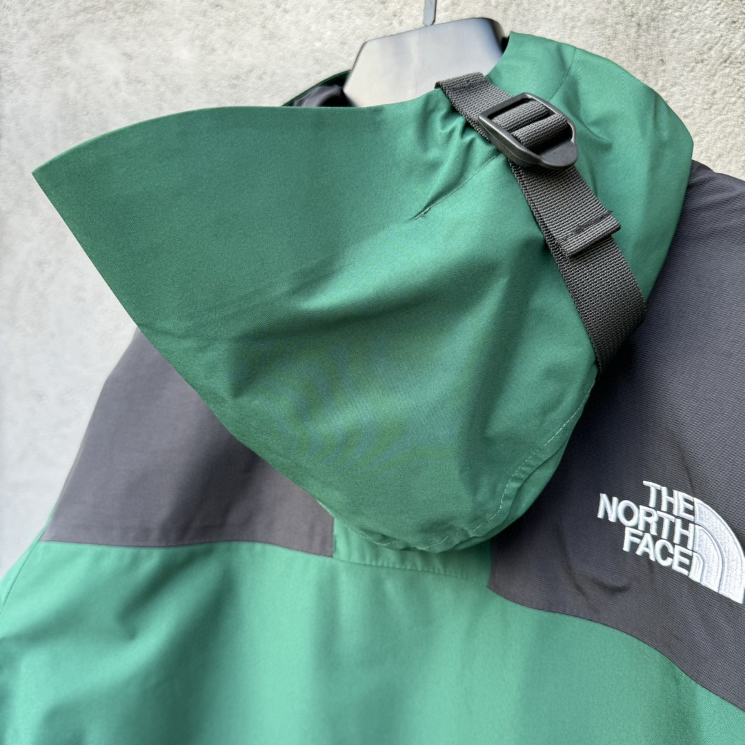 The North Face 1990 连帽冲锋衣 夾克 防水 防風 外套 男女同款 墨绿色