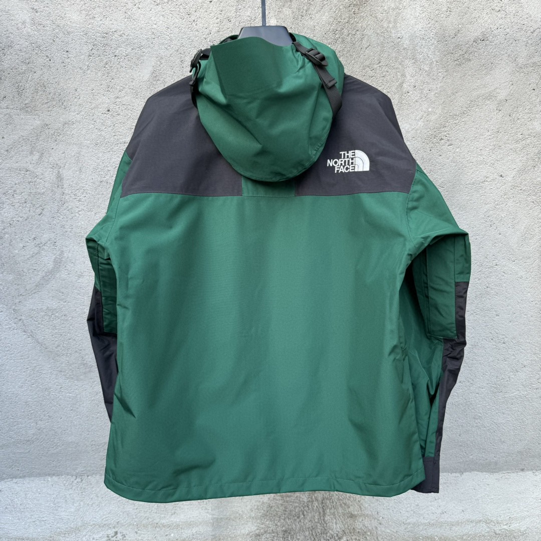 The North Face 1990 连帽冲锋衣 夾克 防水 防風 外套 男女同款 墨绿色