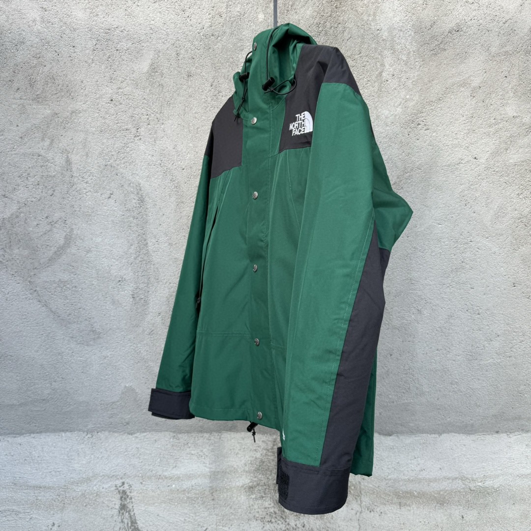 The North Face 1990 连帽冲锋衣 夾克 防水 防風 外套 男女同款 墨绿色
