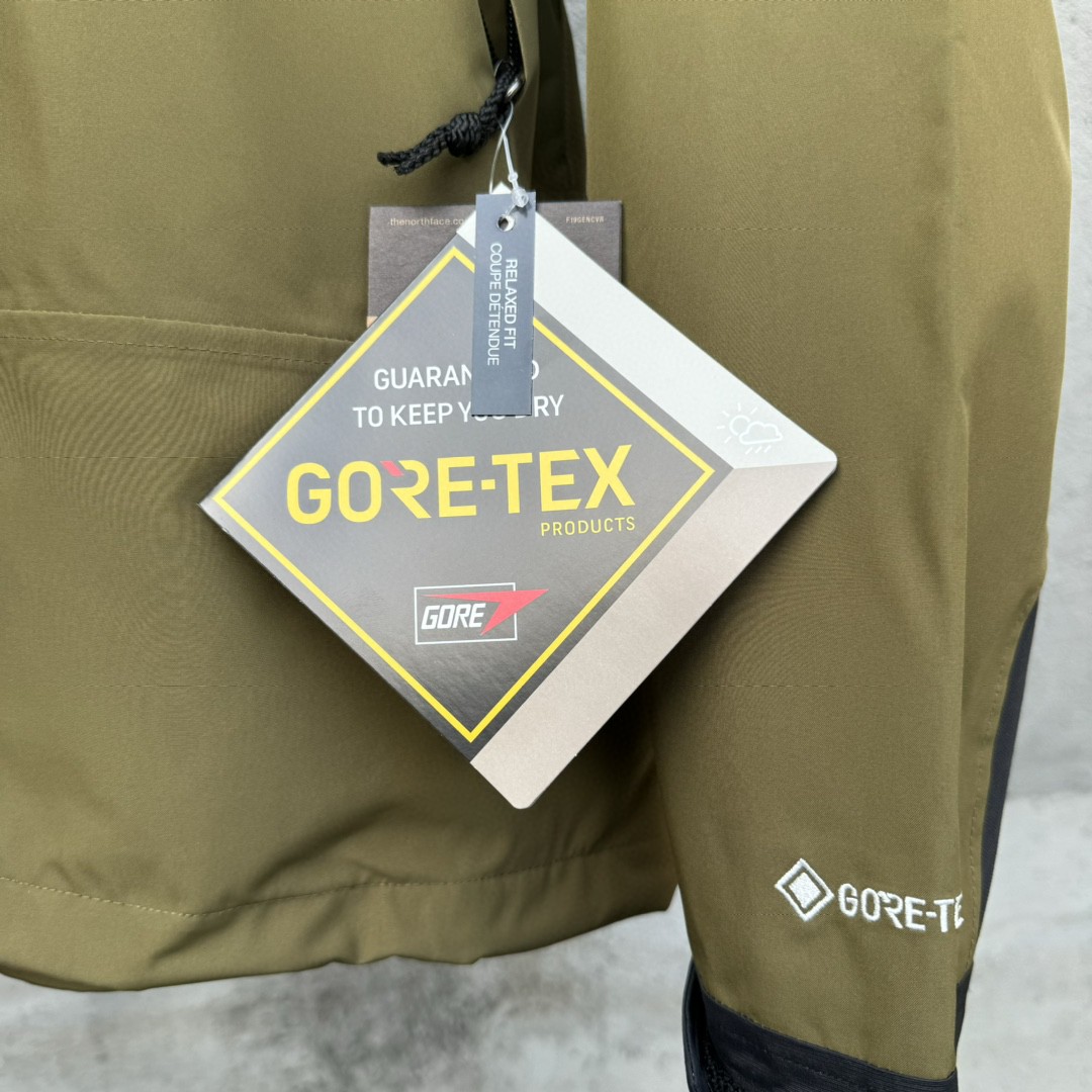 The North Face 1990 连帽冲锋衣 夾克 防水 防風 外套 男女同款 军绿色