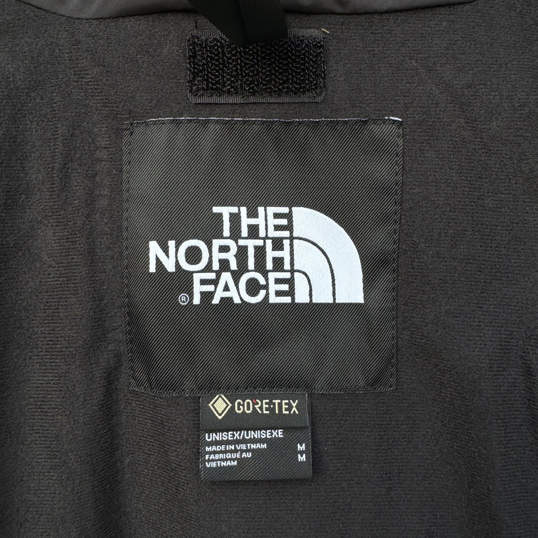 The North Face 1990 连帽冲锋衣 夾克 防水 防風 外套 男女同款 军绿色