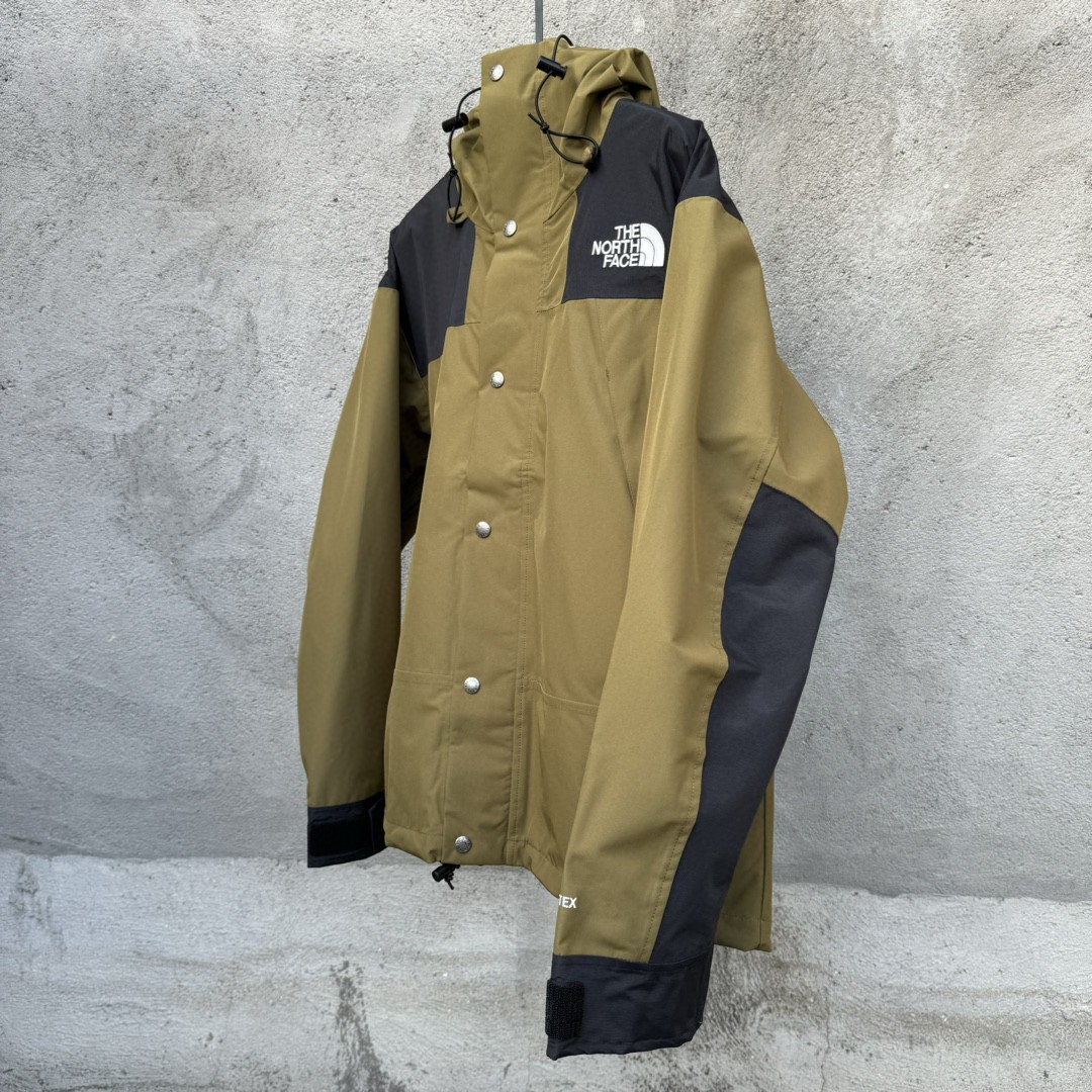 The North Face 1990 连帽冲锋衣 夾克 防水 防風 外套 男女同款 军绿色