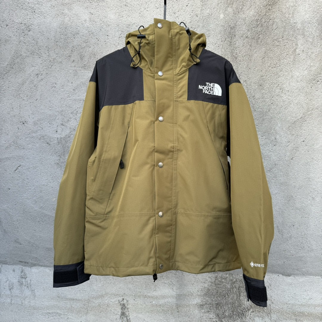 The North Face 1990 连帽冲锋衣 夾克 防水 防風 外套 男女同款 军绿色