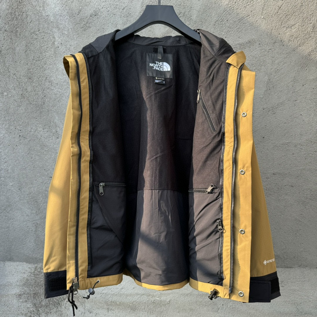 The North Face 1990 连帽冲锋衣 夾克 防水 防風 外套 男女同款 土黄色