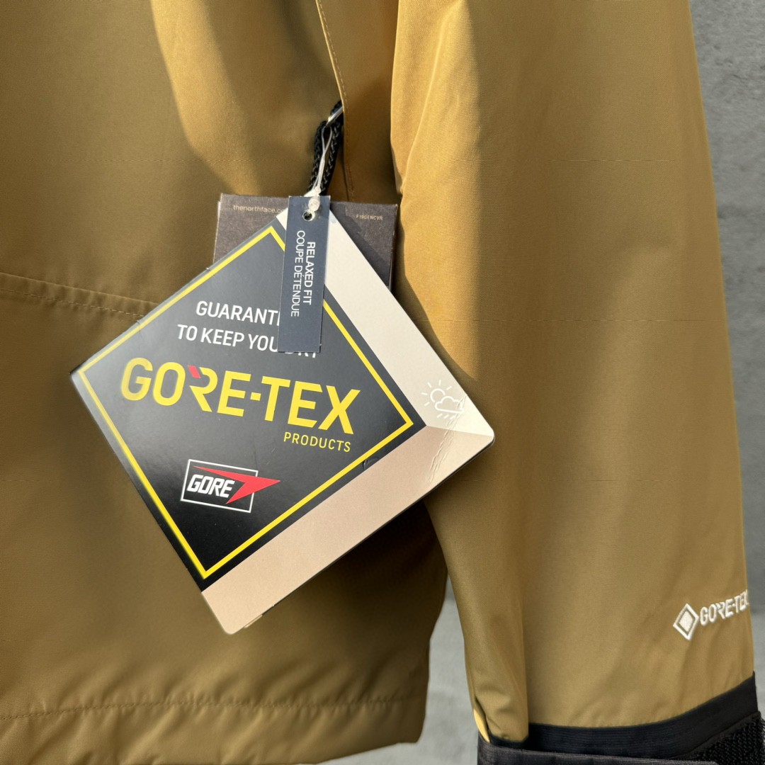 The North Face 1990 连帽冲锋衣 夾克 防水 防風 外套 男女同款 土黄色