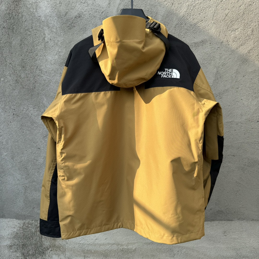 The North Face 1990 连帽冲锋衣 夾克 防水 防風 外套 男女同款 土黄色