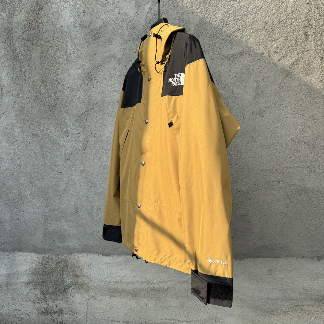 The North Face 1990 连帽冲锋衣 夾克 防水 防風 外套 男女同款 土黄色