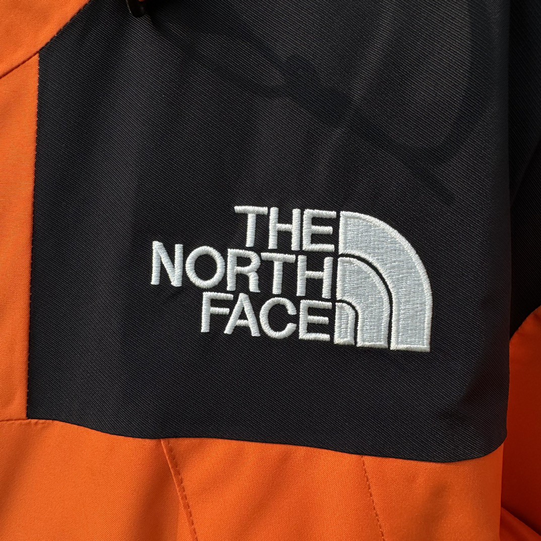The North Face 1990 连帽冲锋衣 夾克 防水 防風 外套 男女同款 橙色