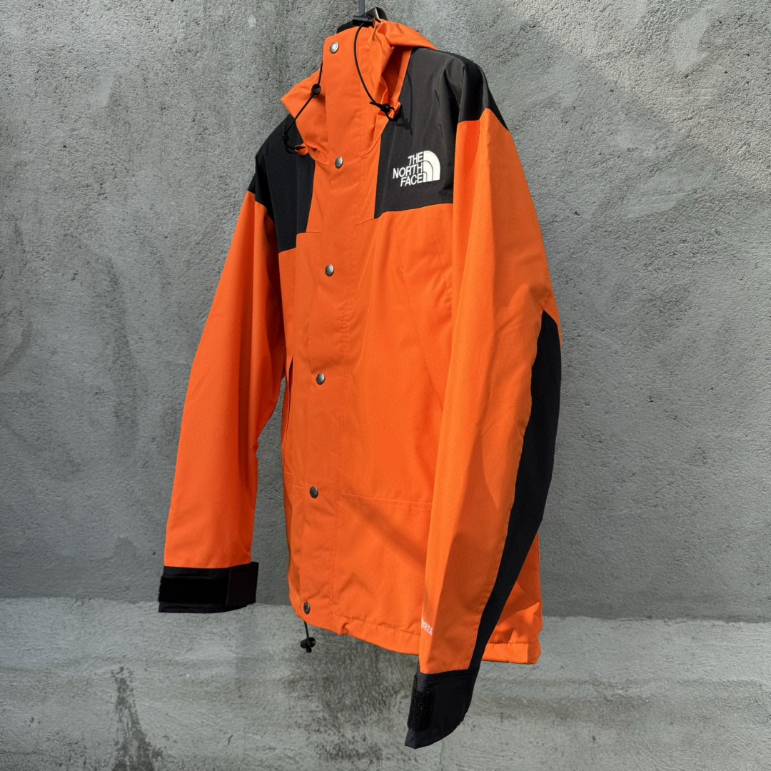 The North Face 1990 连帽冲锋衣 夾克 防水 防風 外套 男女同款 橙色