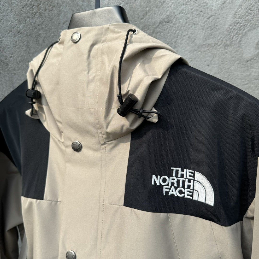 The North Face 1990 连帽冲锋衣 夾克 防水 防風 外套 男女同款 卡其色