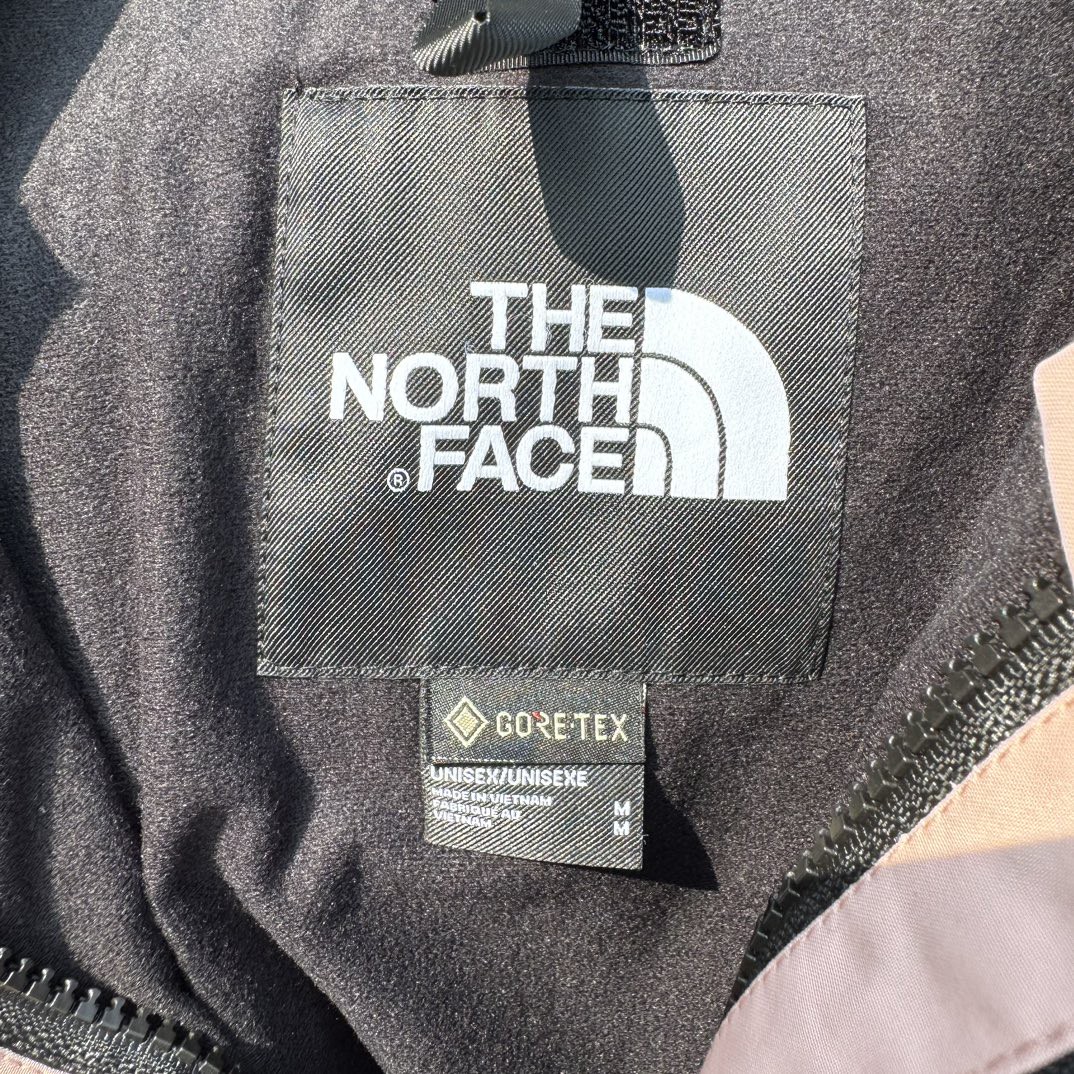 The North Face 1990 连帽冲锋衣 夾克 防水 防風 外套 男女同款 粉色