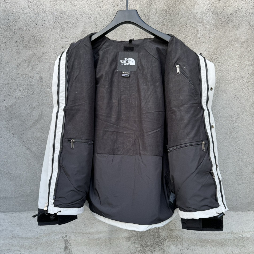 The North Face 1990 连帽冲锋衣 夾克 防水 防風 外套 男女同款 灰白色
