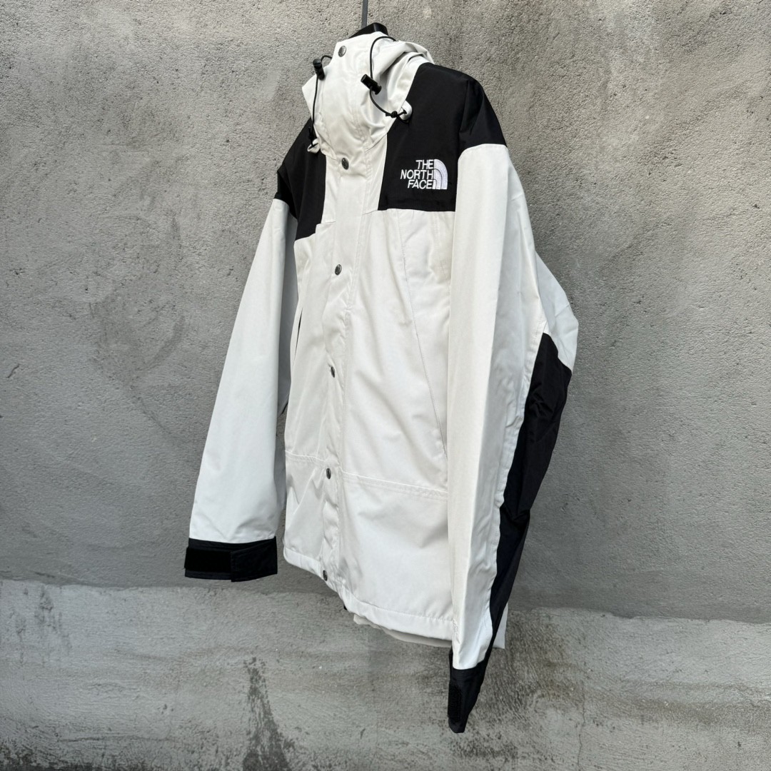 The North Face 1990 连帽冲锋衣 夾克 防水 防風 外套 男女同款 灰白色