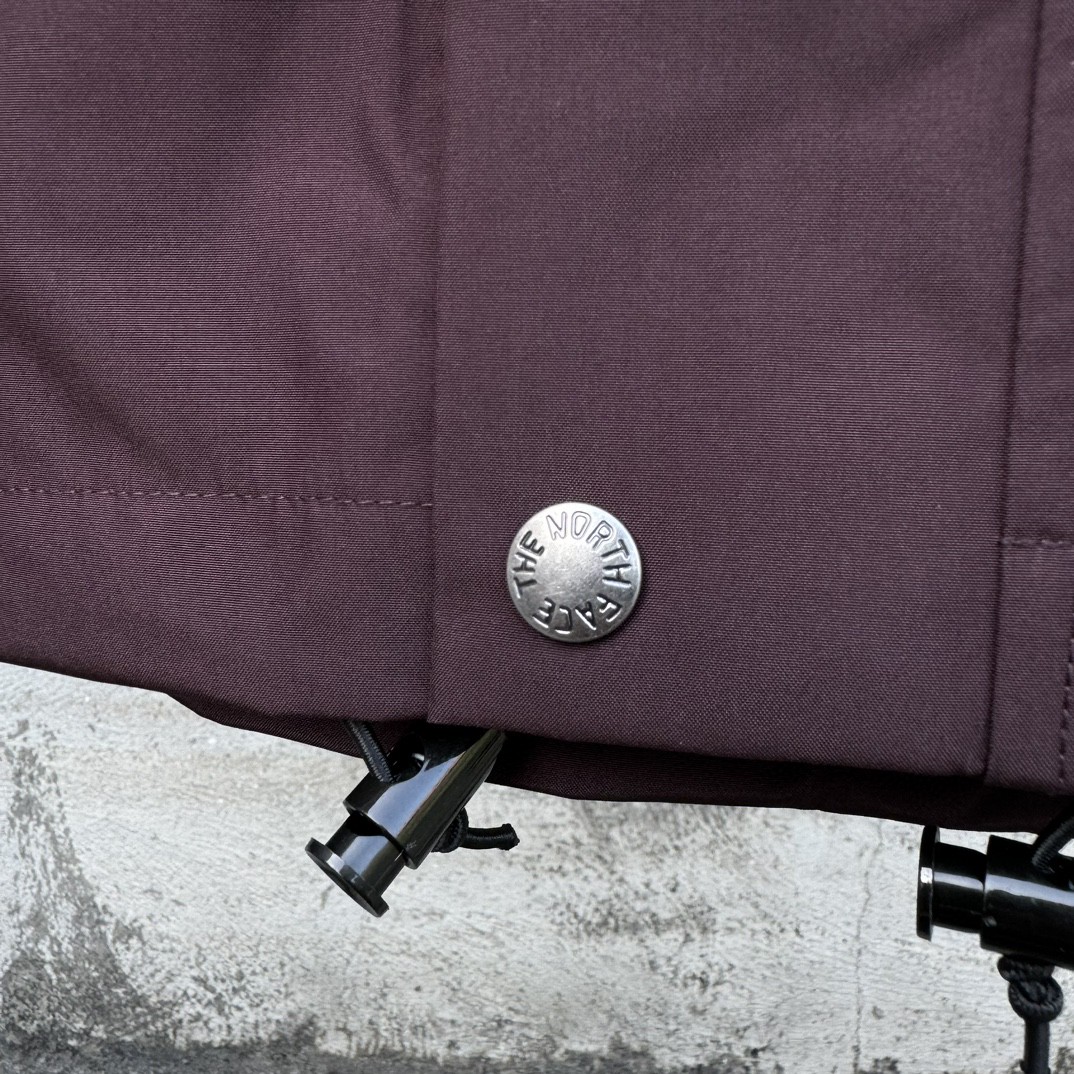 The North Face 1990 连帽冲锋衣 夾克 防水 防風 外套 男女同款 酒红色