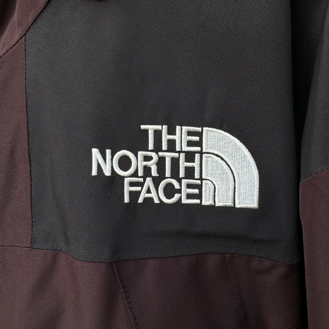 The North Face 1990 连帽冲锋衣 夾克 防水 防風 外套 男女同款 酒红色