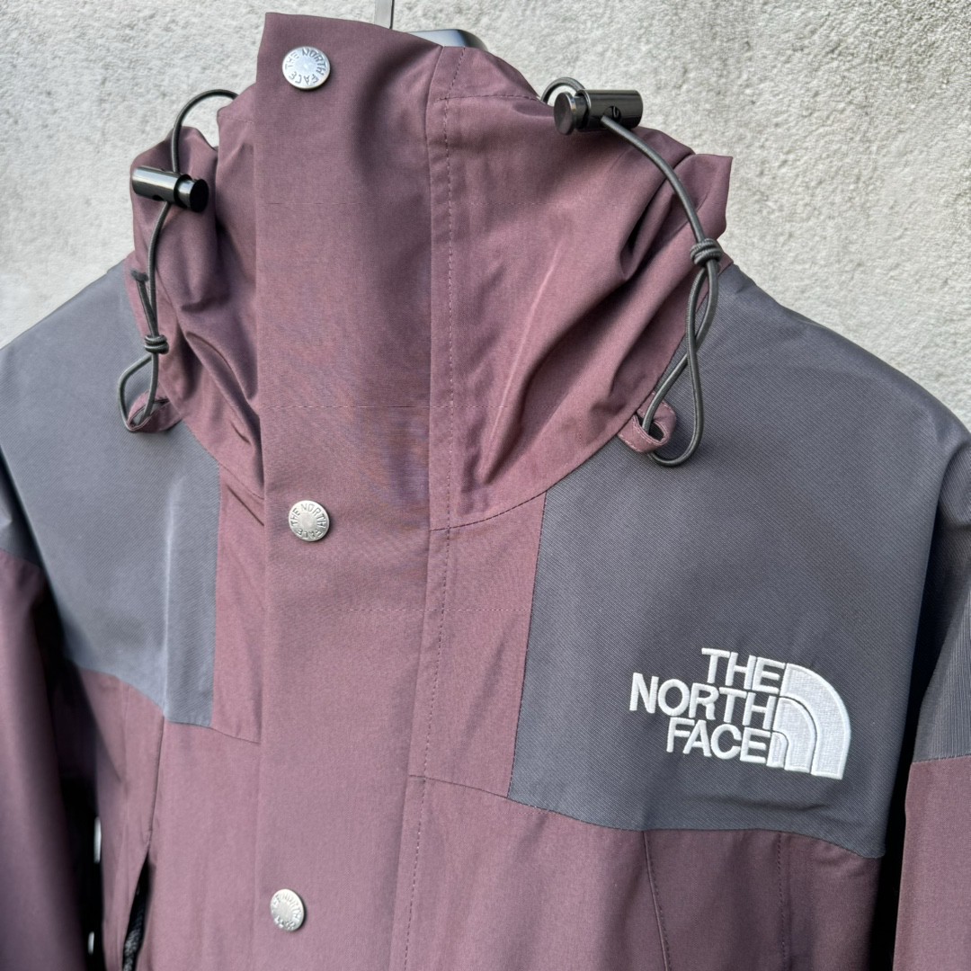 The North Face 1990 连帽冲锋衣 夾克 防水 防風 外套 男女同款 酒红色
