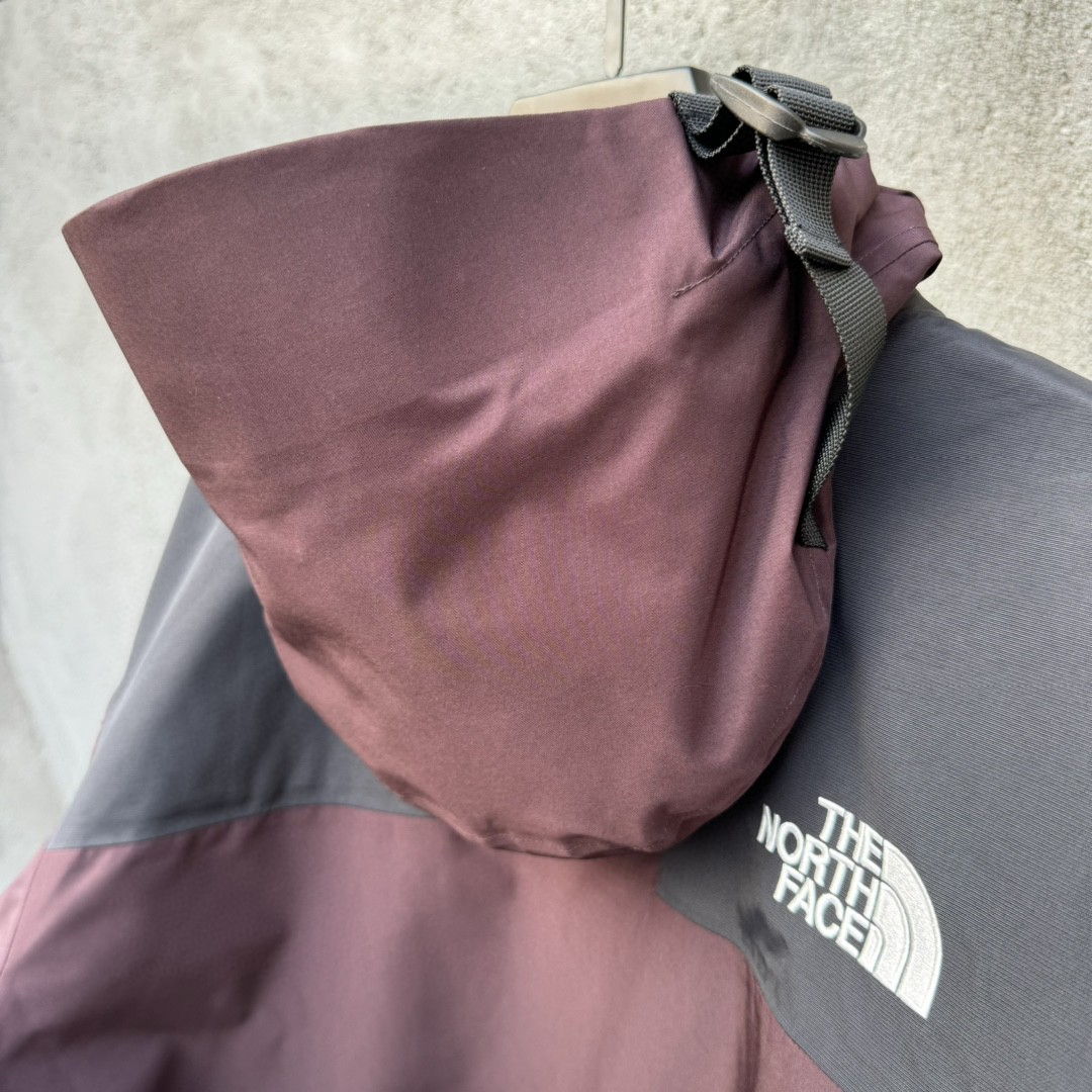 The North Face 1990 连帽冲锋衣 夾克 防水 防風 外套 男女同款 酒红色