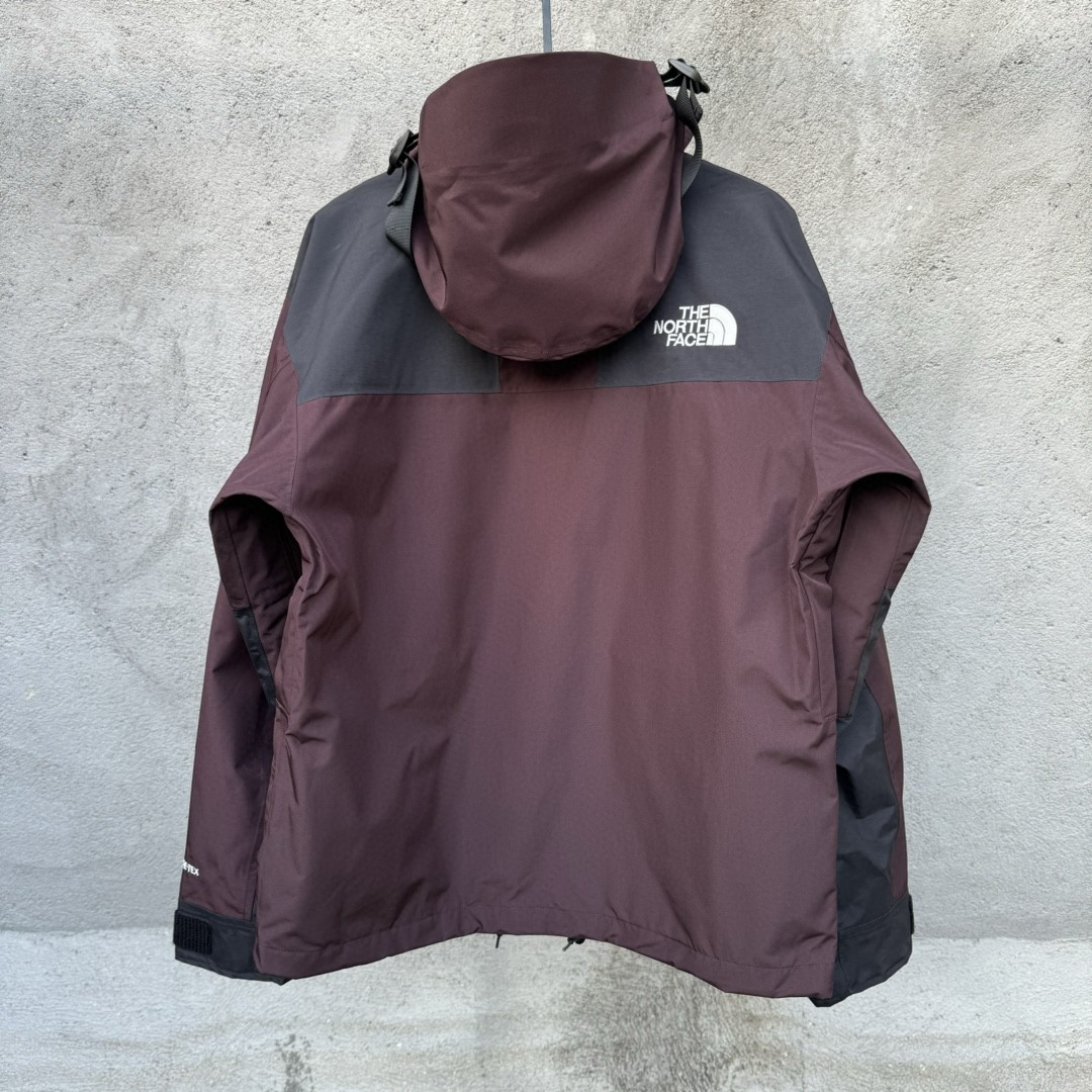 The North Face 1990 连帽冲锋衣 夾克 防水 防風 外套 男女同款 酒红色