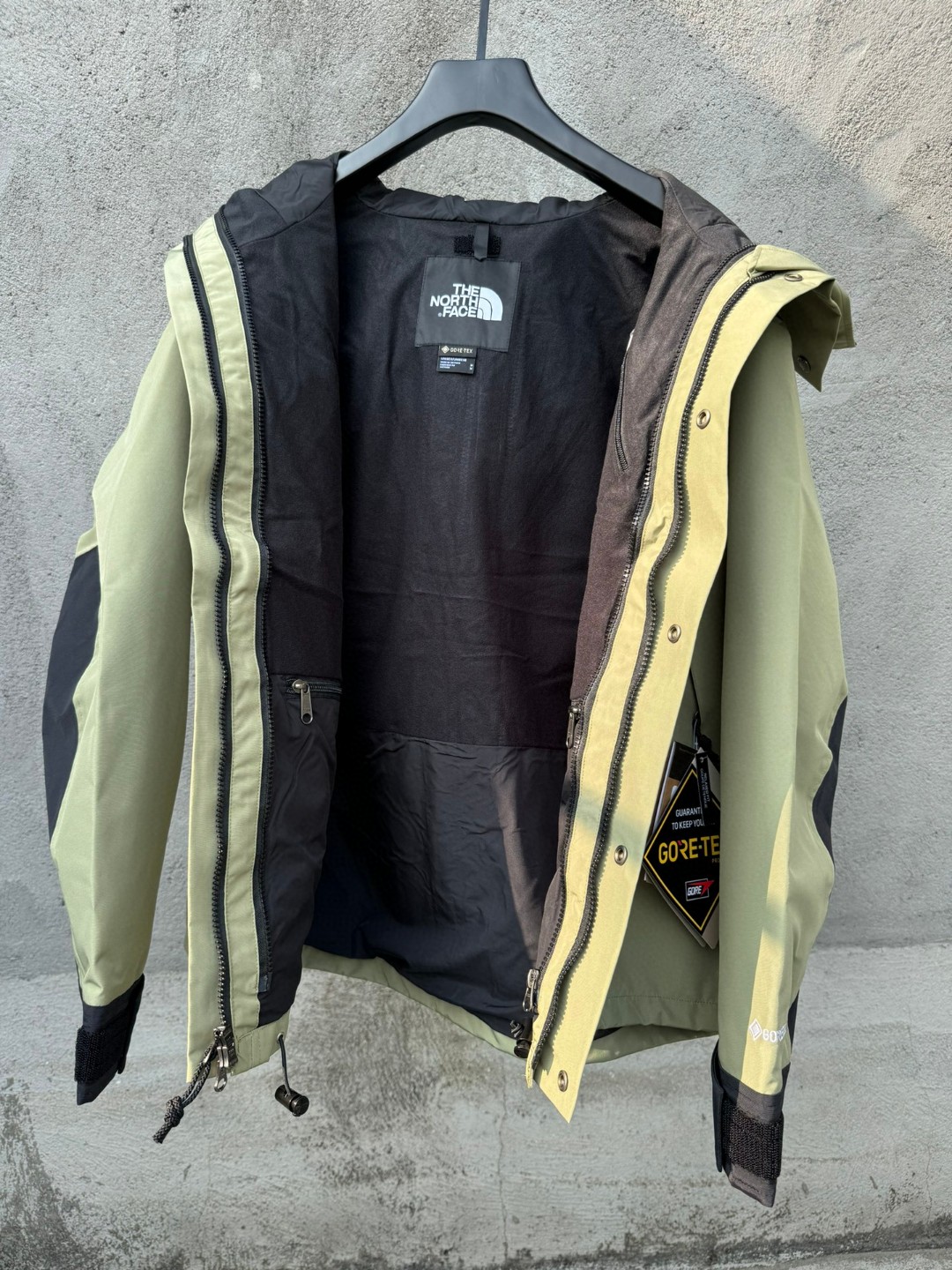 The North Face 1990 连帽冲锋衣 夾克 防水 防風 外套 男女同款 抹茶绿