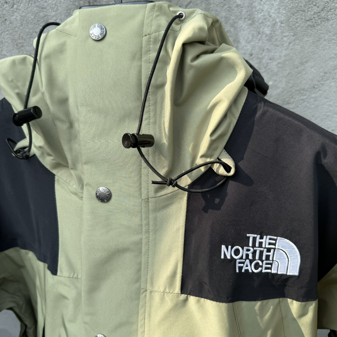 The North Face 1990 连帽冲锋衣 夾克 防水 防風 外套 男女同款 抹茶绿